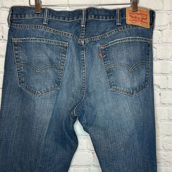 Levi's 559 Jeans Men's Size 38X30 Blue Relaxed Fit Straight Leg Medium Wash - Picture 5 of 11